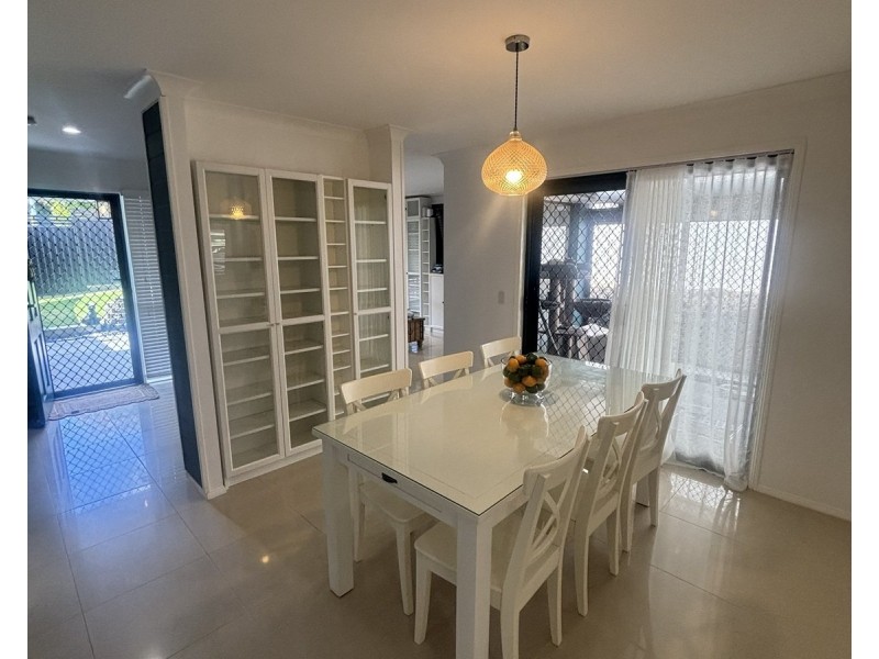 1/126 Greenacre Drive, Parkwood QLD 4214