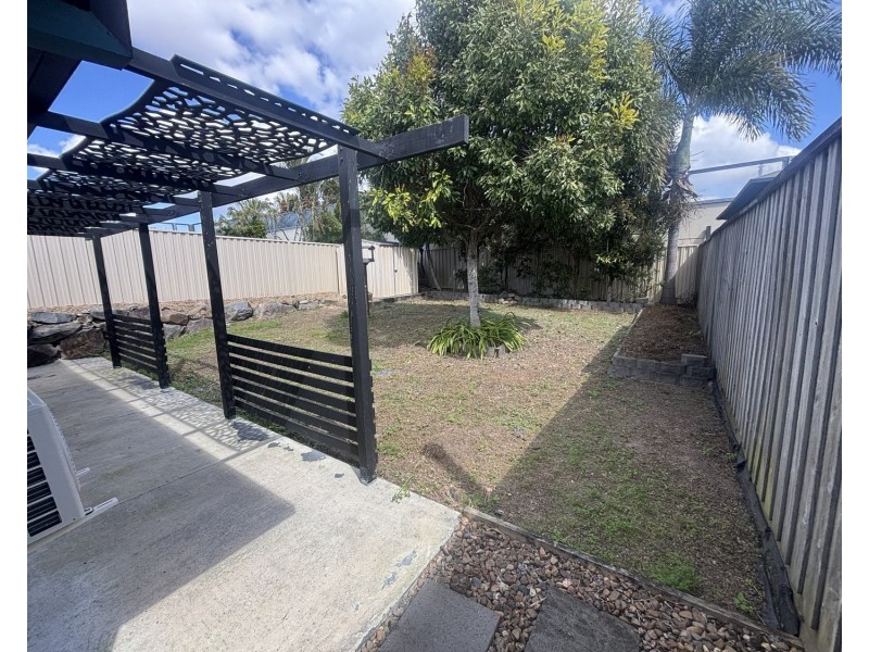 1/126 Greenacre Drive, Parkwood QLD 4214