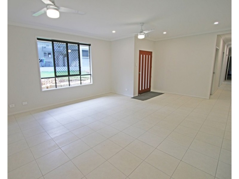 Room 3 – 2/45 Kinarra Street, Ashmore QLD 4214