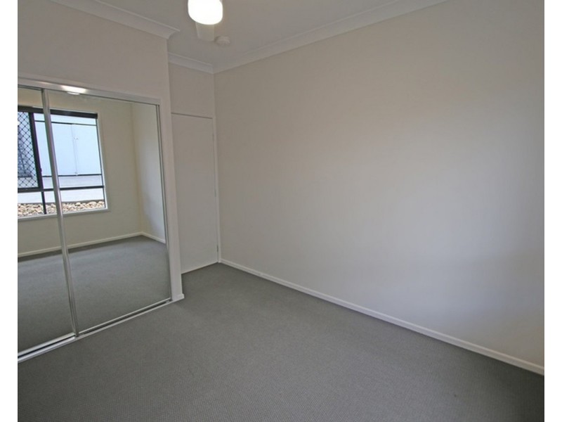 Room 3 – 2/45 Kinarra Street, Ashmore QLD 4214