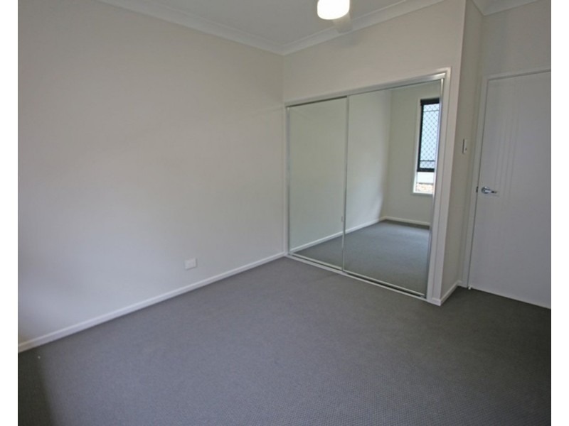 Room 3 – 2/45 Kinarra Street, Ashmore QLD 4214