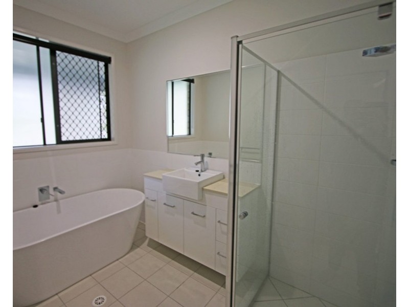Room 3 – 2/45 Kinarra Street, Ashmore QLD 4214