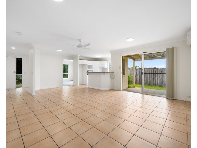 14 Chelmsford Place, Parkwood QLD 4214