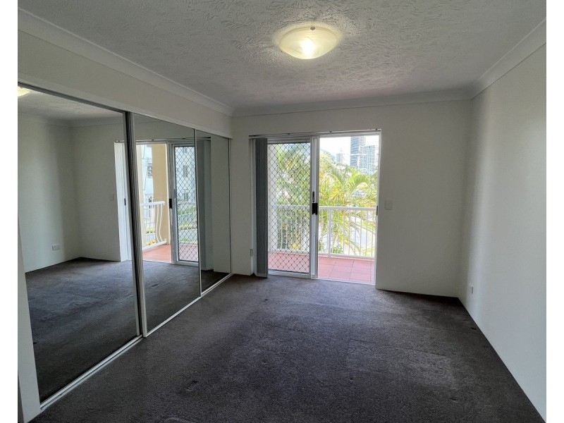 8/20 Canal Avenue, Runaway Bay QLD 4216