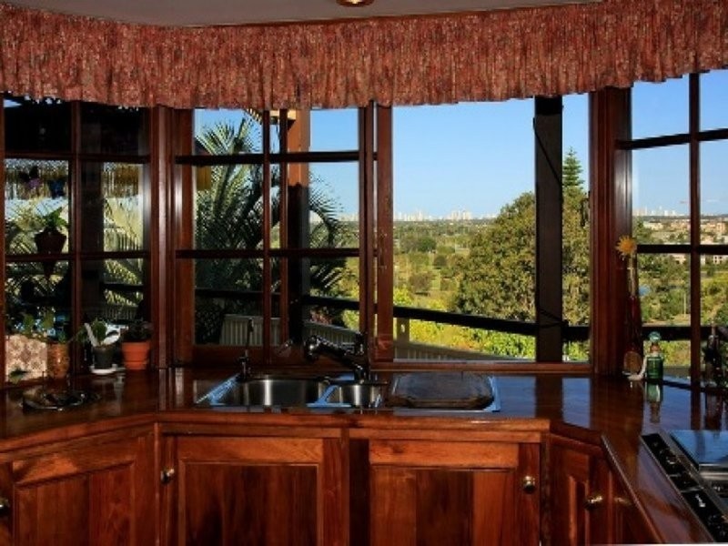 27 Amethyst Court, Carrara QLD 4211