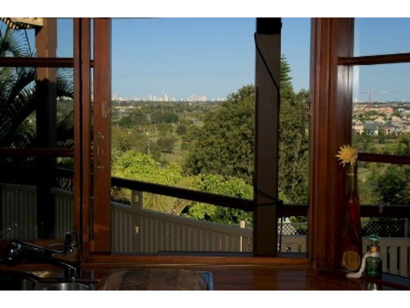 27 Amethyst Court, Carrara QLD 4211