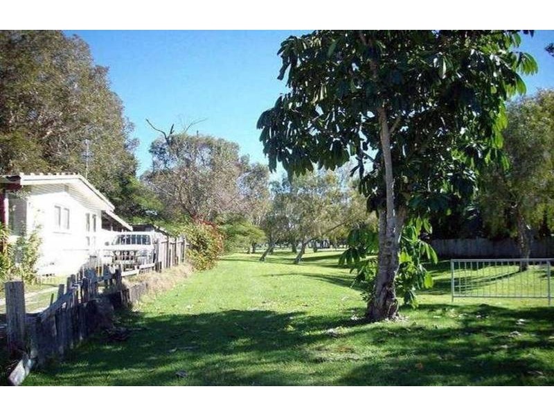 8 Echlin Street, Labrador QLD 4215