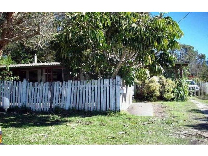 8 Echlin Street, Labrador QLD 4215