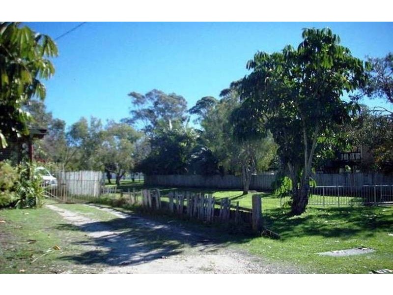 8 Echlin Street, Labrador QLD 4215