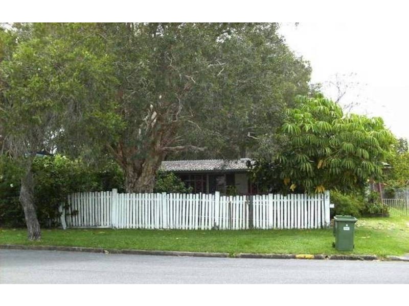 8 Echlin Street, Labrador QLD 4215