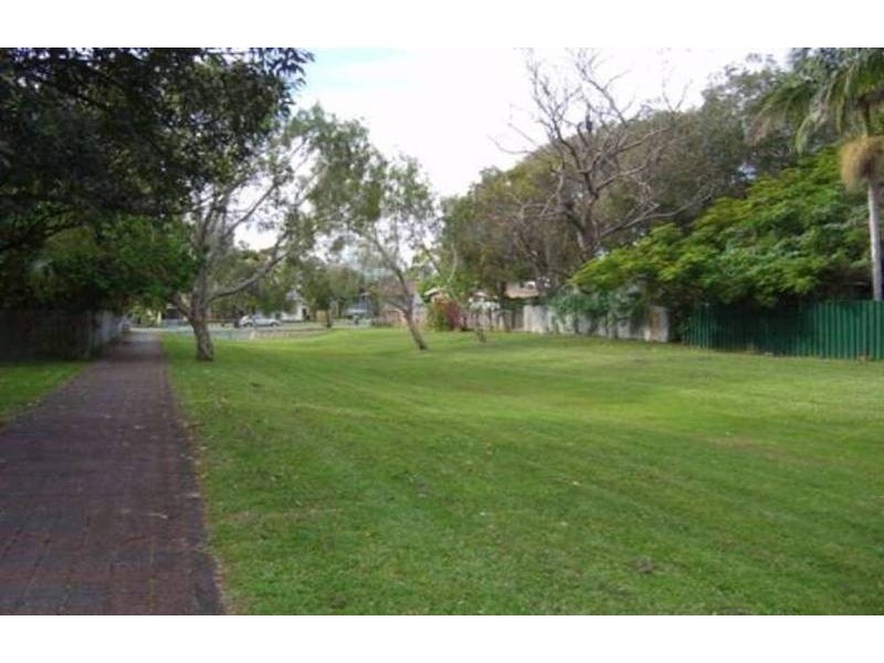 8 Echlin Street, Labrador QLD 4215