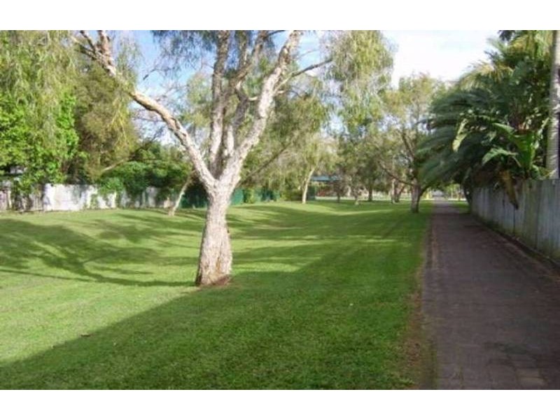 8 Echlin Street, Labrador QLD 4215