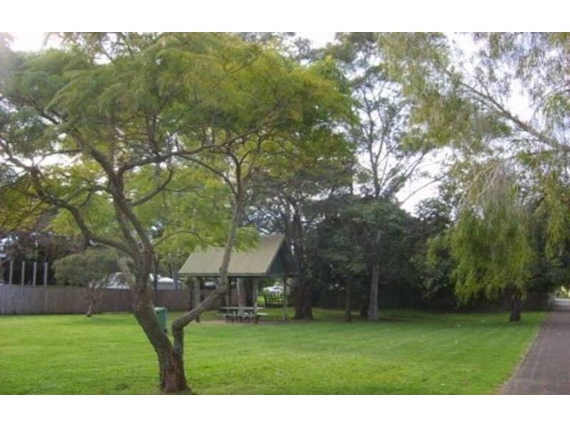 8 Echlin Street, Labrador QLD 4215