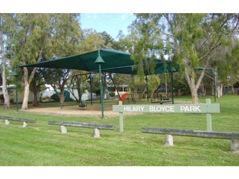 8 Echlin Street, Labrador QLD 4215