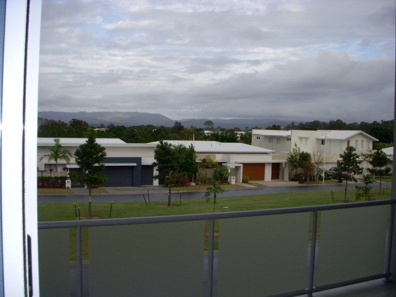 1008 Lakeview Terrace, Benowa QLD 4217