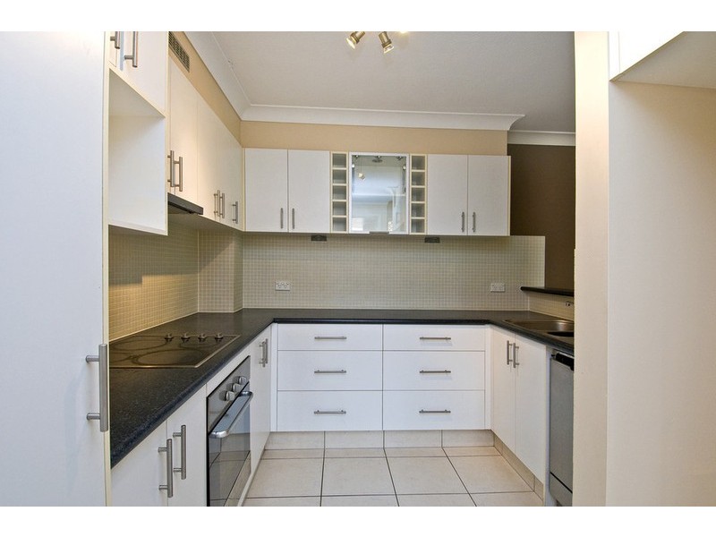 1/16-20 Stanhill Drive, Chevron Island QLD 4217