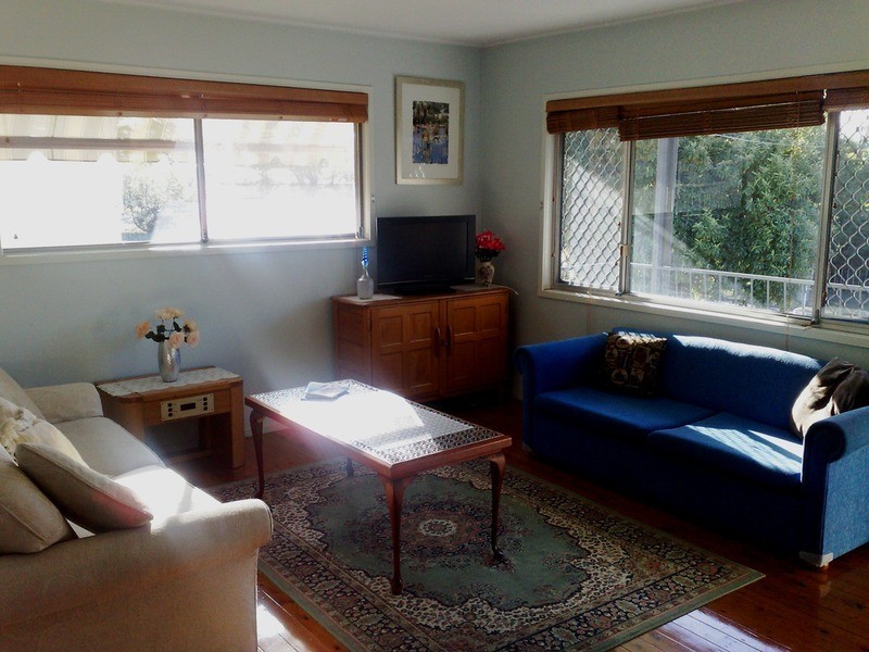 59 Ridgeway Avenue, Southport QLD 4215