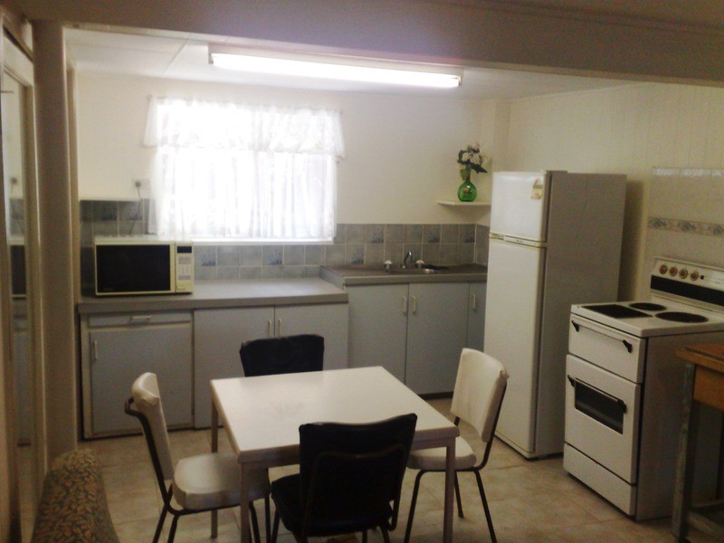 59 Ridgeway Avenue, Southport QLD 4215