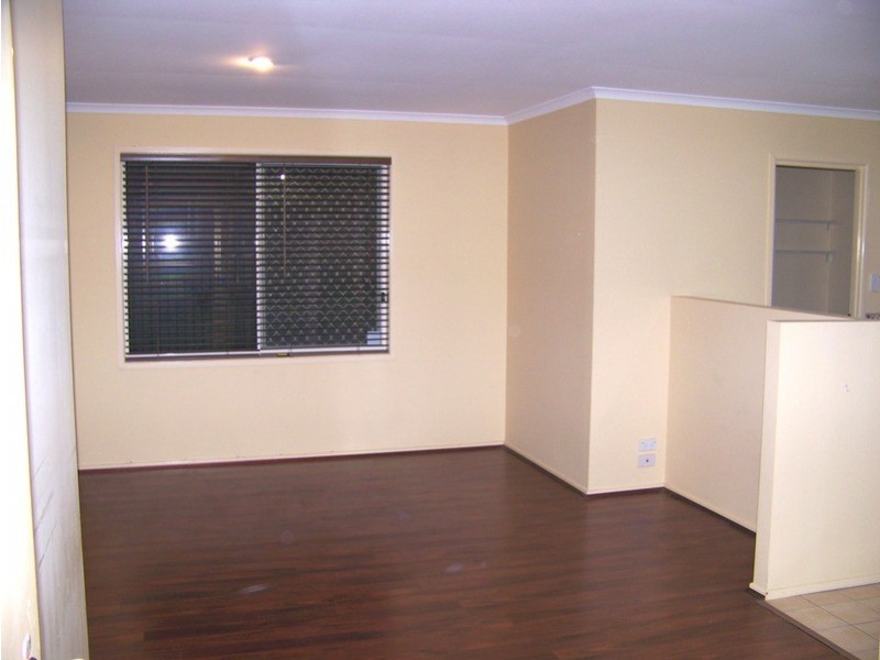 17 Lillywood Crescent, Molendinar QLD 4214