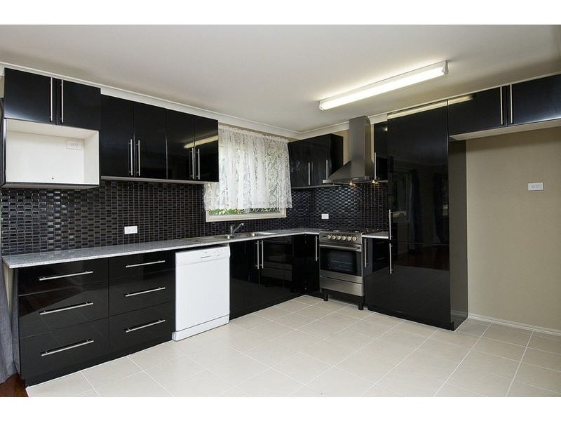 4 Horder Avenue, Labrador QLD 4215