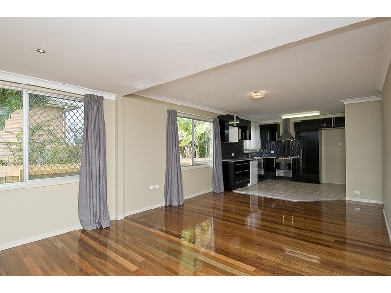 4 Horder Avenue, Labrador QLD 4215