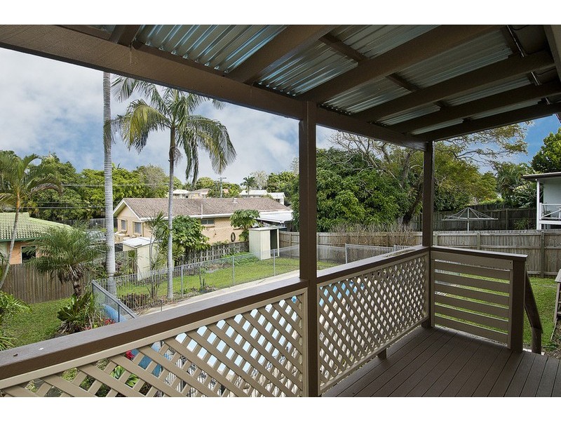 4 Horder Avenue, Labrador QLD 4215