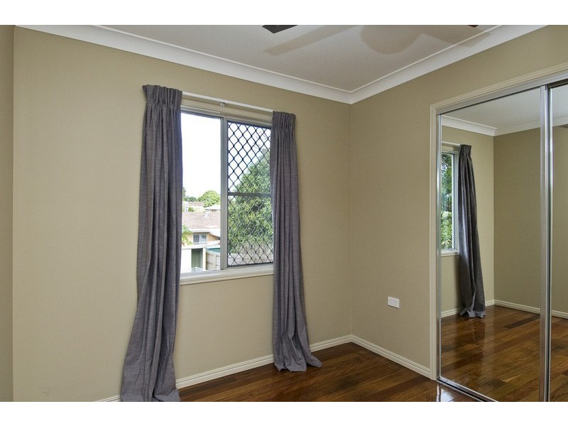 4 Horder Avenue, Labrador QLD 4215