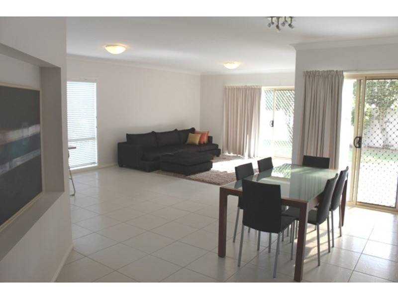 16 Calcetto Place, Arundel QLD 4214