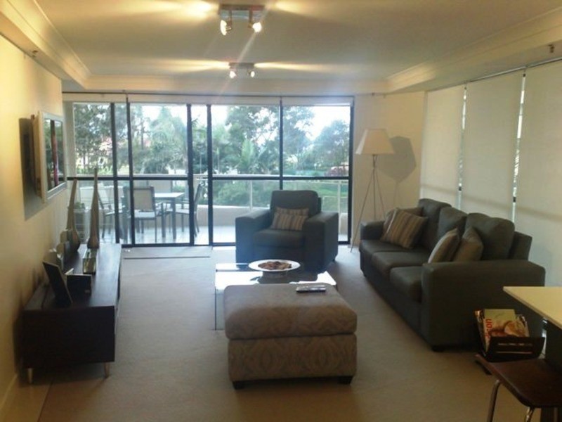 11/3 Cunningham Avenue, Main Beach QLD 4217