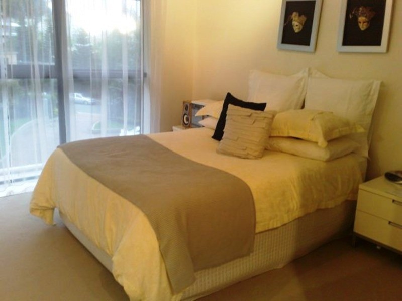 11/3 Cunningham Avenue, Main Beach QLD 4217