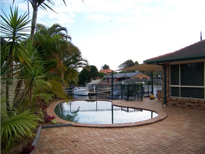 5 Erave Avenue, Runaway Bay QLD 4216
