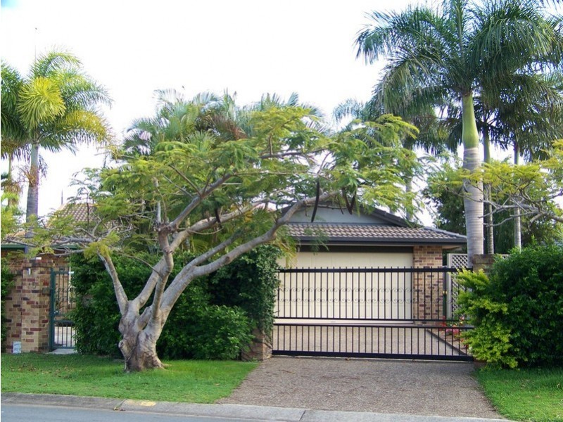 5 Erave Avenue, Runaway Bay QLD 4216