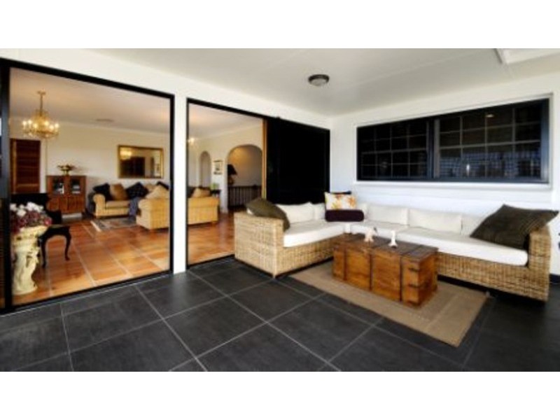 19 Wildash Street, Southport QLD 4215