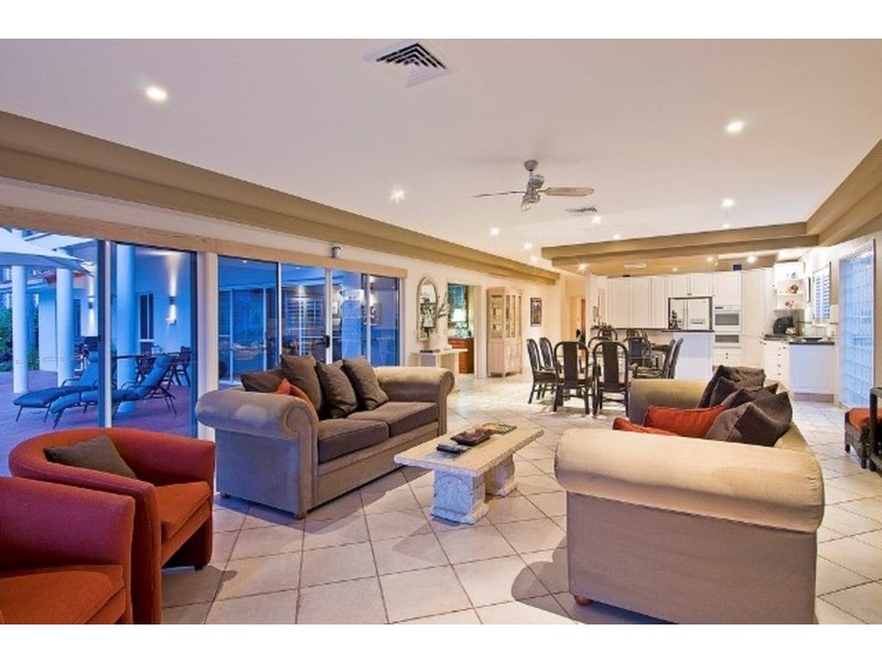 34 Midshipman Court, Paradise Waters QLD 4217