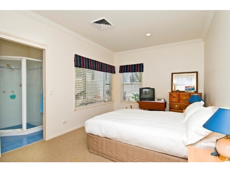 34 Midshipman Court, Paradise Waters QLD 4217