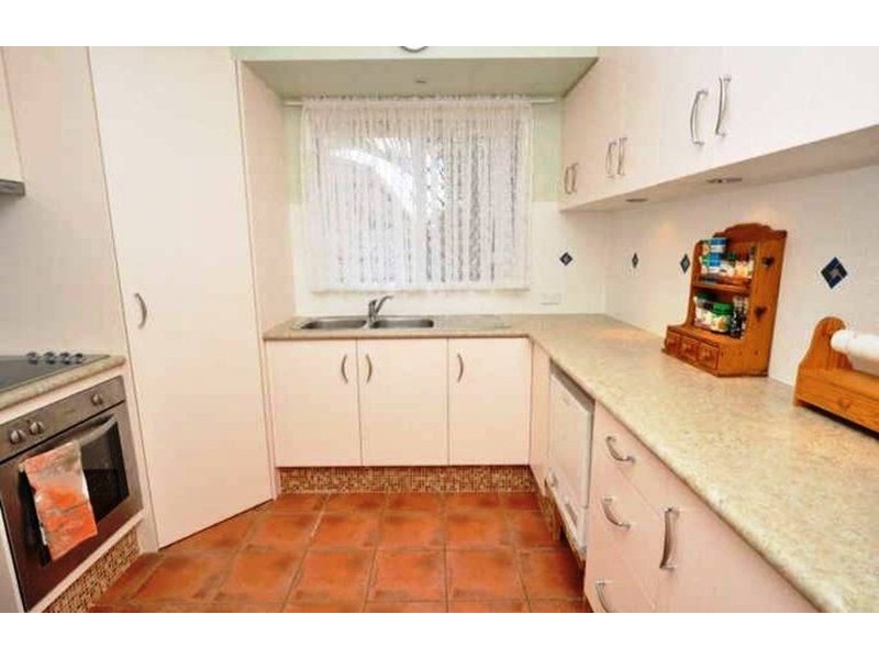 2/12 Hentdale Court, Labrador QLD 4215