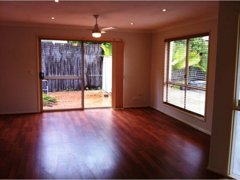 2/36 Merrilaine Crescent, Merrimac QLD 4226