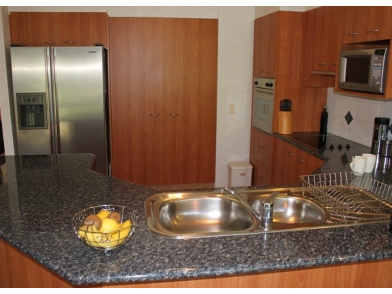 2/5 Virginia Grove, Southport QLD 4215