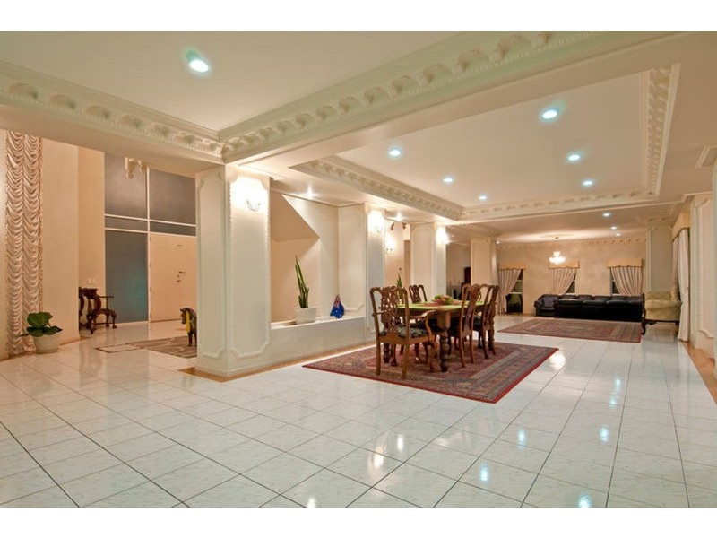 9 Blakehurst Place, Robina QLD 4226