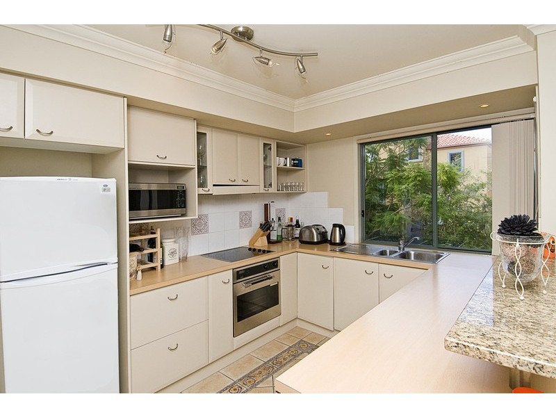 116/20 Fairway Drive, Clear Island Waters QLD 4226