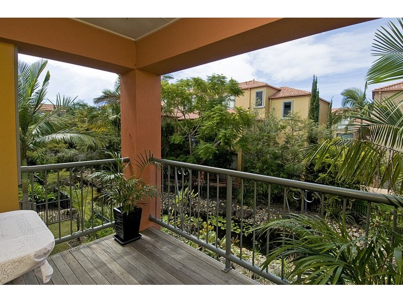 116/20 Fairway Drive, Clear Island Waters QLD 4226