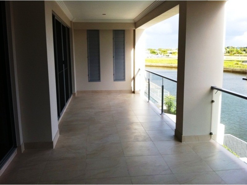 3 Middle Quay Drive, Biggera Waters QLD 4216