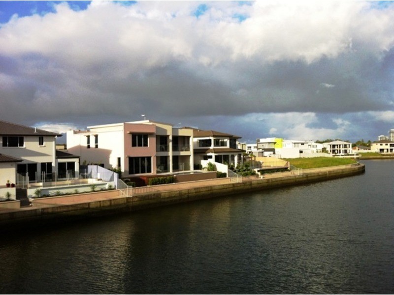 3 Middle Quay Drive, Biggera Waters QLD 4216