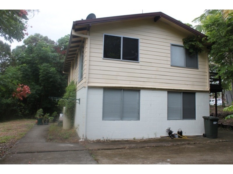 71 Ridgeway Avenue, Southport QLD 4215