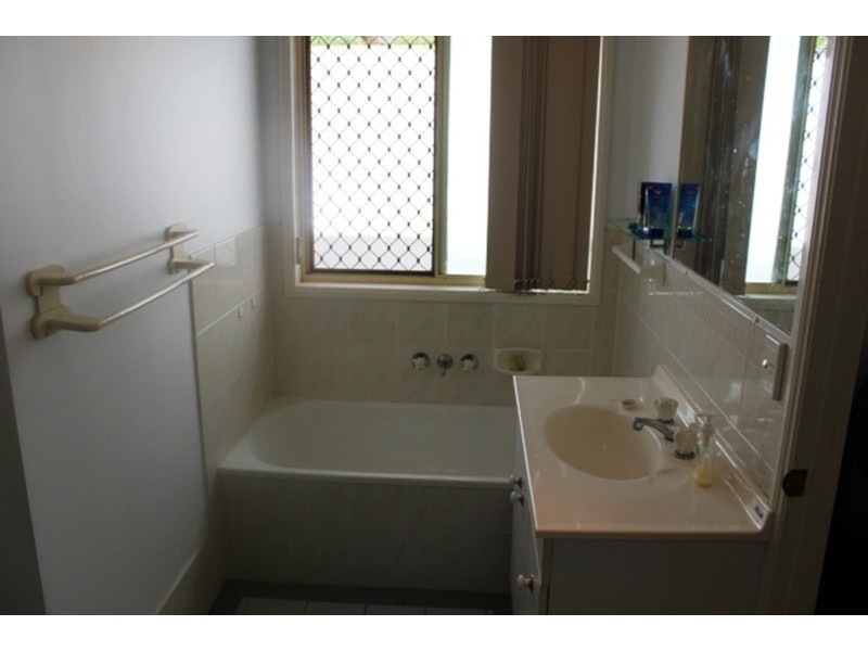 1/39 Binstead Drive, Southport QLD 4215