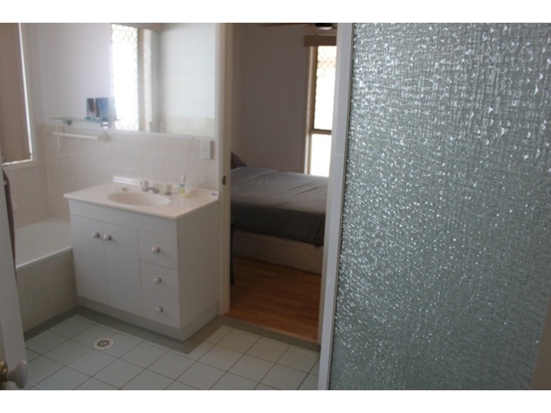 1/39 Binstead Drive, Southport QLD 4215