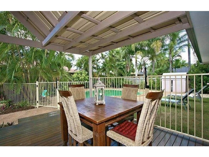 100 Waitomo Street, Broadbeach Waters QLD 4218