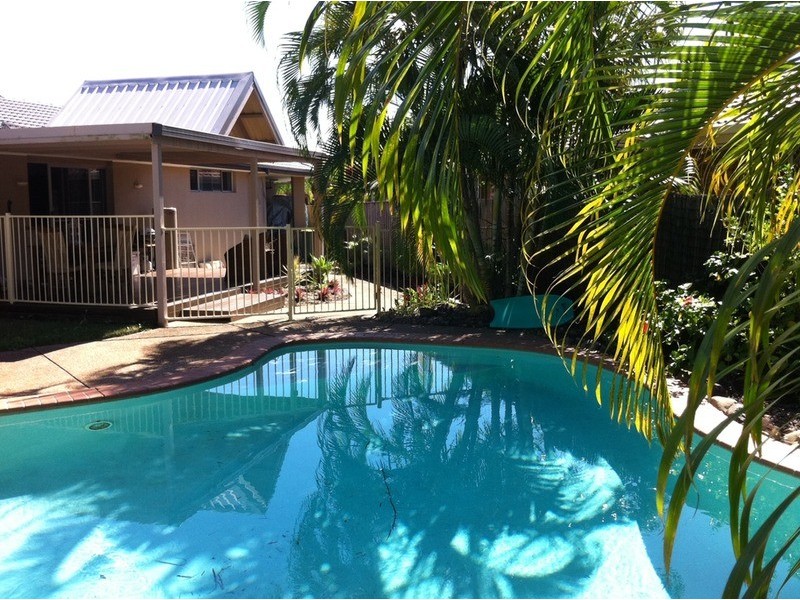 100 Waitomo Street, Broadbeach Waters QLD 4218