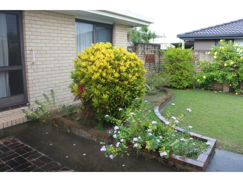 2/13 Adams Avenue, Miami QLD 4220