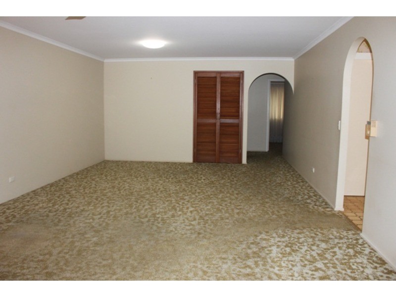 2/13 Adams Avenue, Miami QLD 4220